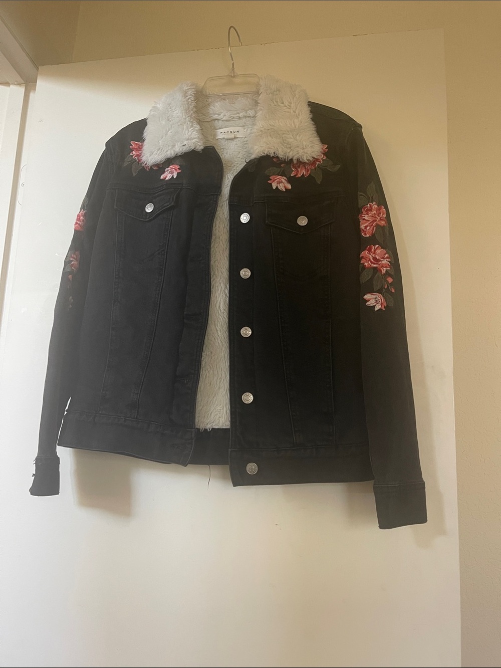 PACSUN Floral Embroidered Black Sherpa-Lined Denim Jacket - Women -,Size XS